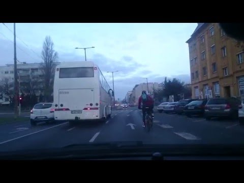 Piroson, gyalogosok előtt, ahogy kell!