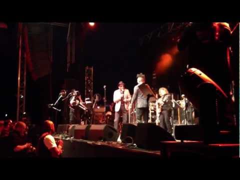 Leon Ware & Omar - Sumthin Sumthin