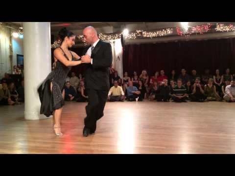Adriana Salgado & Orlando Reyes performing Argentine Tango