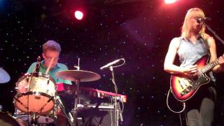Wye Oak / &quot;Plains&quot; live at Club Cafe