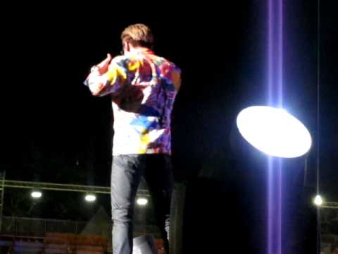 SG GP F1 2011 Big Bang GD & TOP Seungri (Part Two - Encore) - How Gee