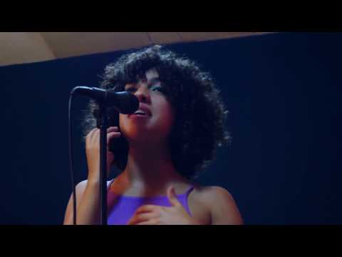 TENGO FLORES - Esmeralda Colette