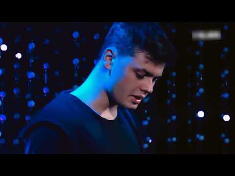 Mike Williams "Melody mashups" selena, Marshmello "Wolves".