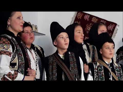 Grupul MOLDAVA de la Clubul Copiilor Fălticeni - Pe un mal de râuleț