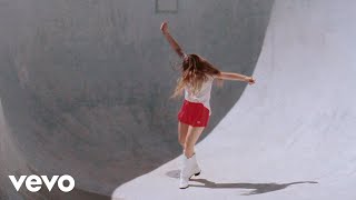Maggie Rogers - Give A Little (Behind The Scenes)