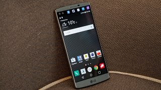 Video thumbnail for LG V10 hands-on by The Verge