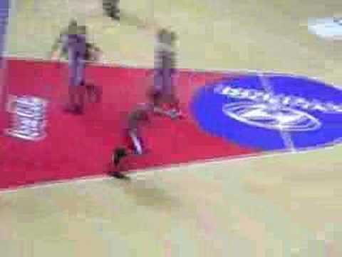 06 26-10-07 Luik-BCO - Green scoort op fast-break na steal.m