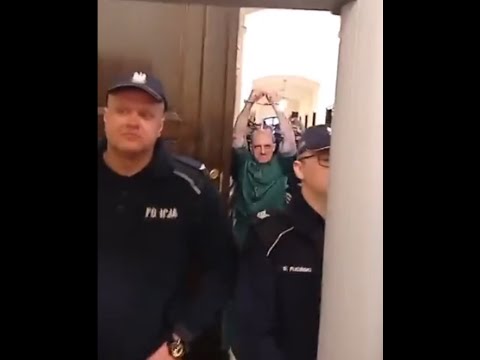 Uwaga!!!!    Wojciech Olszański  12.05.2022 Wchodzi na rozprawę sądową.Bydgoszcz.