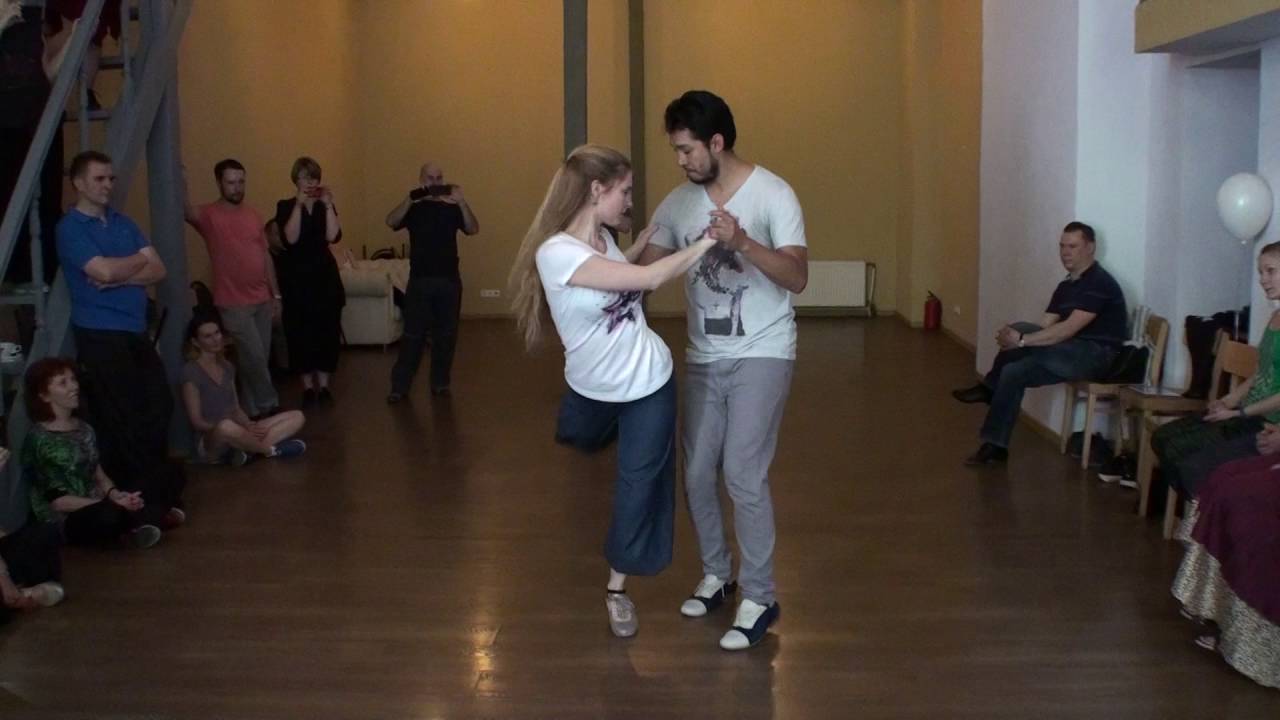 (28) Juan P. Canavire y Sara Westin. Boleos.