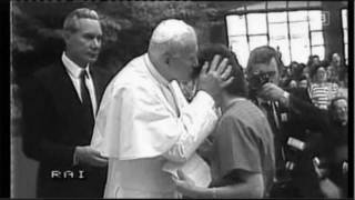 Papa Wojtyla statua Termini Giovanni Paolo II Nuova Statua Roma