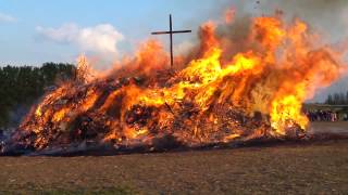 preview picture of video 'Osterfeuer - Geseke 2014'