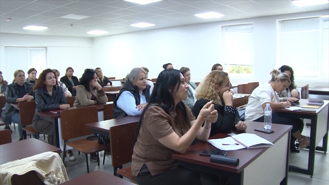 Trajnimi i mësuesve në Korçë. Nis faza e dytë, në fokus kurrikula e re dhe përdorimi i teknologjisë