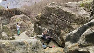 Video thumbnail: Pro touch traverse low, 7a. Brione