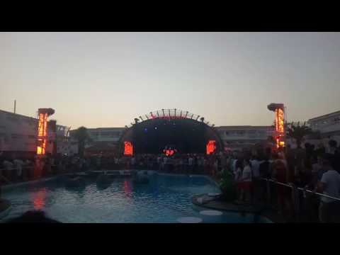 Kaskade drops  Linkin park at Kygo party in Ushuaia Ibiza MOV_0327.MP4