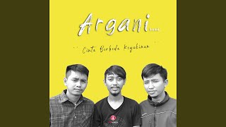 Download lagu Cinta Berbeda Keyakinan mp3