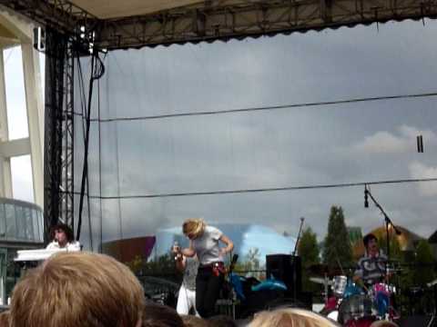 Natalie Portman's Shaved Head