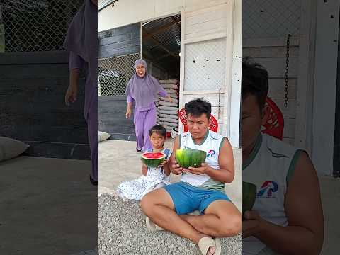 Pakai topi semangka !!!