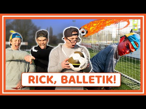 CHAOS TIJDENS POTJE VOETBALLEN! - Addo Comedy Sketch