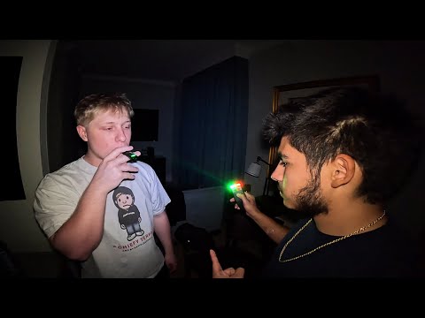 BLINKERS IN A HAUNTED HOTEL 👻🎃