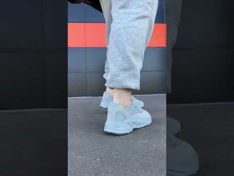 Чоловічі сірі кросівки замш / текстиль, легкі стильні кросівки для хлопців, чоловічі повсякденні кросівки - фото 1 - id-p2147607763