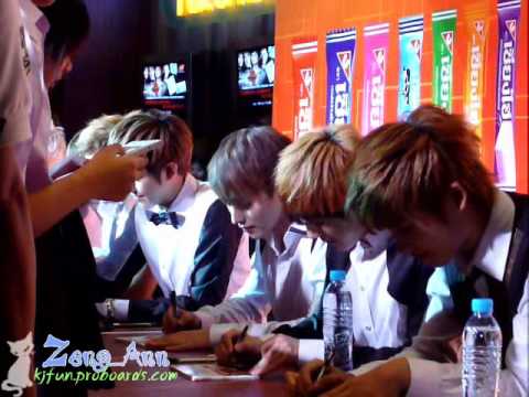 [Fancam] 100729 ZE:A - Fan Sign @ Paragon Cineplex