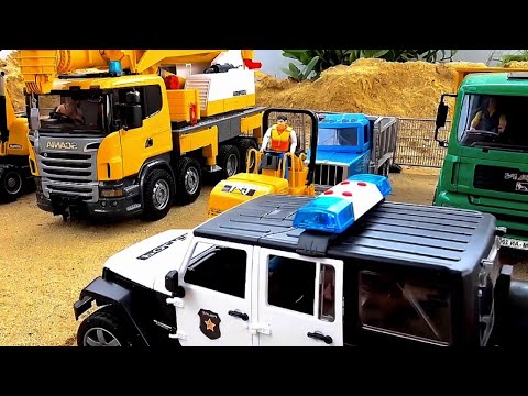 Rescue the mack truck from the magic gate ▶️with the police car 🚨 Toy car story Kid's Entertainment