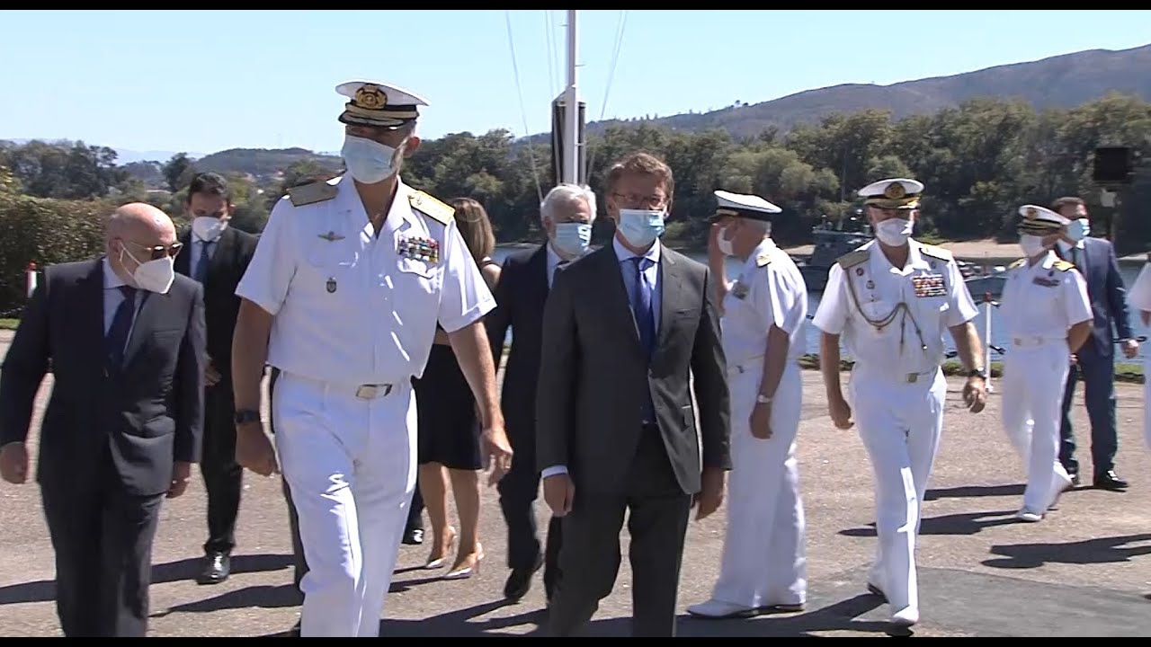 Tui recibe con aplausos al Rey en visita a Comandancia Naval del Miño