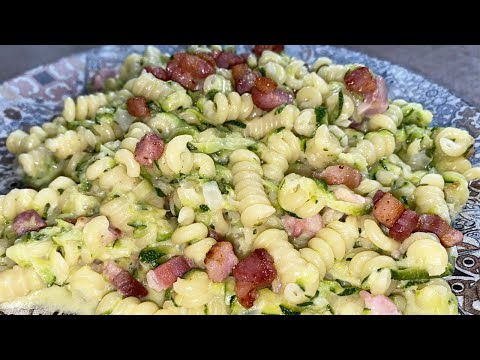 PASTA ZUCCHINE PHILADELPHIA E PANCETTA