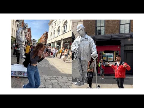 Captures that makes you laugh with Silverman statue on the streets of London. #streetart #foryou