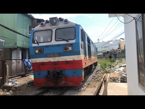 D19E-917 kéo tàu SE22 nối thêm 2 toa B cứng (10:37 18/11/2023) Sài Gòn-Đà Nẵng