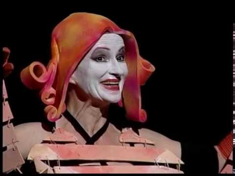 #Ostajemdoma: Donosimo predstavu "Zašto se muhe lijepe na ono" HNK u Osijeku