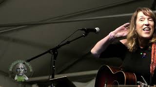 Beth Nielsen Chapman sings &#39;This Kiss&#39; at Falcon Ridge