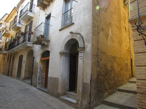 1800s apartment, habitable, vaulted ceilings, 2 bedrooms in the center of Lanciano for sale