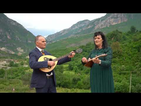 Dallëndyshe e bjeshkëve t'mia.