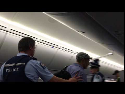 United Airlines UA870 Sydney to SFO Diverted. Unruly passenger