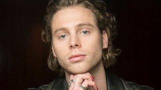 luke hemmings // empty wallets