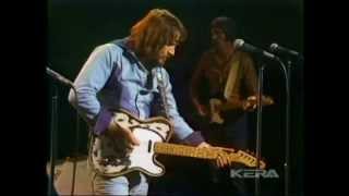 WAYLON JENNINGS - It&#39;s Not Supposed To Be That Way / Slow Rollin&#39; Low (Live in TX 1975)