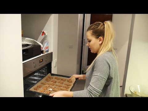 VLOGMAS DZIEŃ 4 : PIECZEMY ŚWIĄTECZNE PIERNICZKI🎄| Andziaks