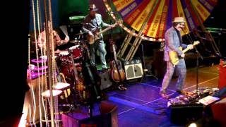 elvis costello &amp; the imposters in the melkweg amsterdam 05-06-2012(first 5 songs)