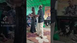 Download lagu Entah apa yang terjadi kepadaku.... mp3