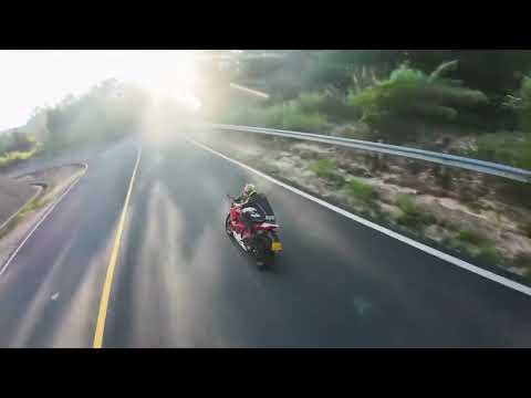 SuperBikes On The Way - Yamaha R1 M Vs Aprilia Rsv4