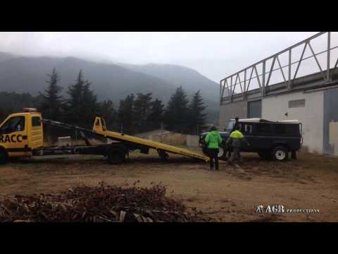 LAND ROVER STUCK IN THE STORM  THE RESCUE