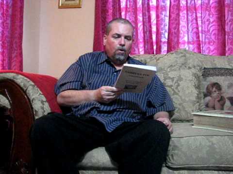Peter Browne leyendo El Evangelio segun San Juan en 4 idiomas