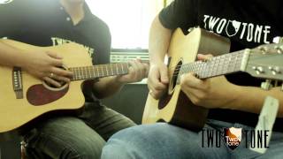 Video thumbnail for Martin DCX1E e Martin DCX1RE - Two Tone Guitar Shop by Two Tone Guitar Shop