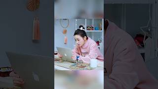 Download lagu A woman accidentally wandered into the top streamer’s live broadcast.#usa #film mp3