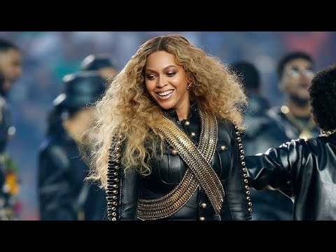 Beyoncé live at Super Bowl 2016 - Formation - Full...
