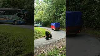 Download lagu Bikin Merinding, Bus ALS Melewati Tikungan Tajam Dan Sempit mp3