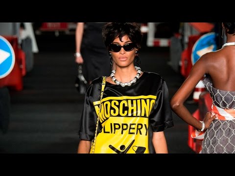 Moschino Spring 2016 Ready-To-Wear MFW
