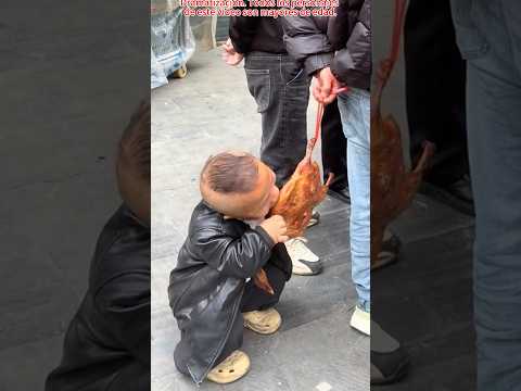 No me lo creo! ¡Hay un pato asado gratis en la calle!