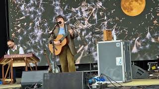 Lisa O Neill singing Sinead O Connors Black Boys on Mopeds as a tribute at All Together Now 2023